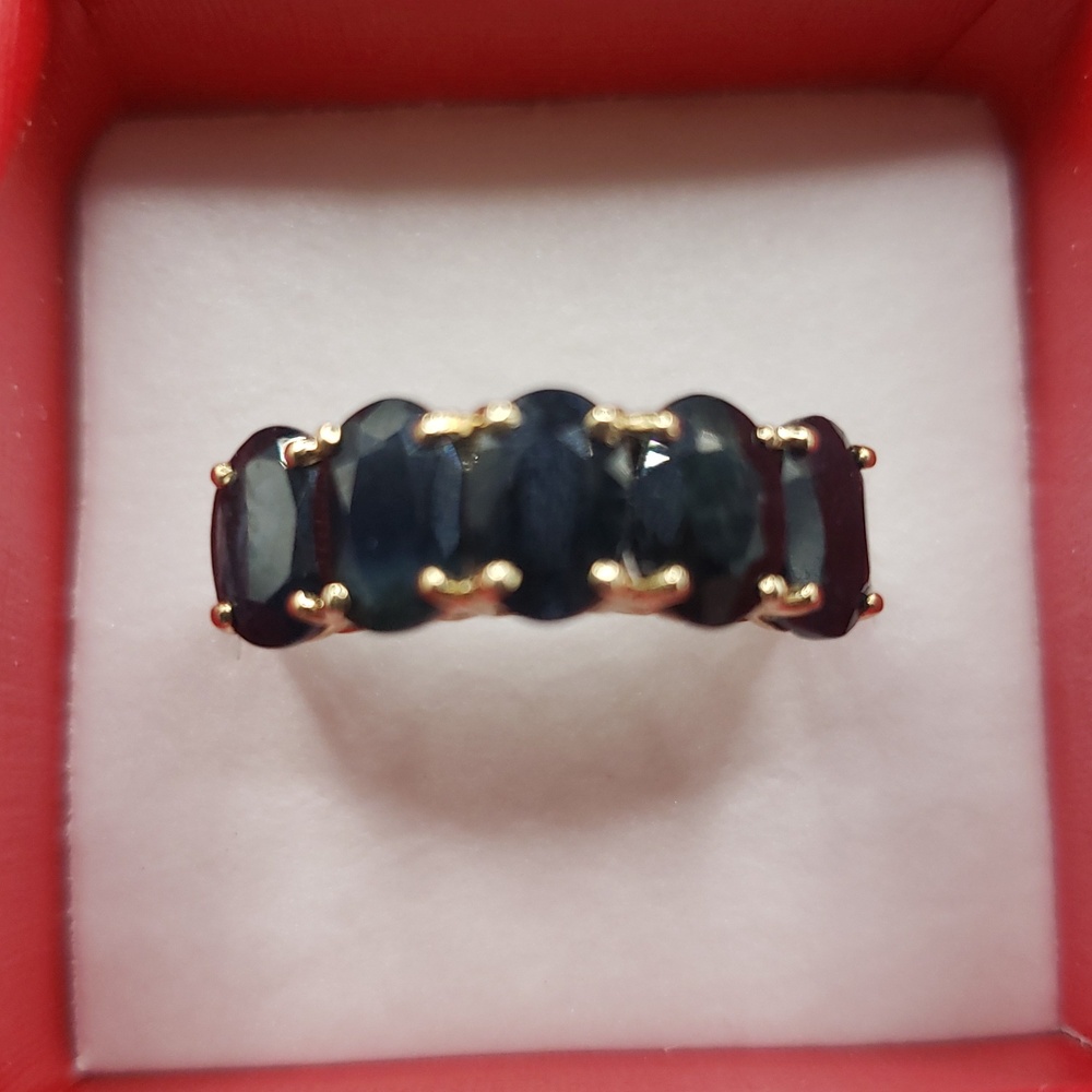 10K Gold Band with Five Faceted Oval Dark Blue Sapphires. Size 7